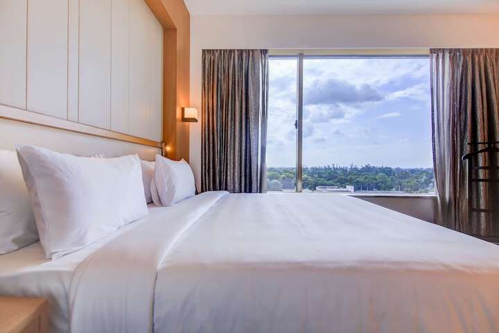 Room 53 of 140