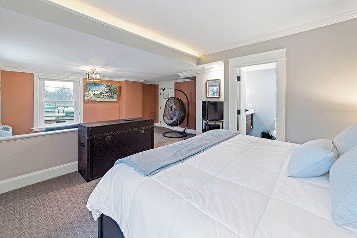 Suite 1 King Bed (29 of 70)
