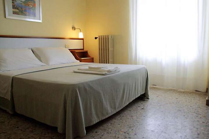 Room 6 of 62