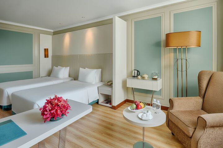 Room 6 of 180