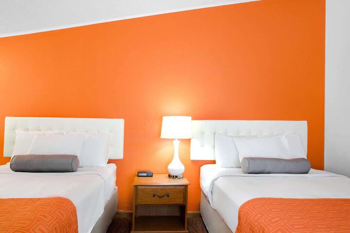 2 Double Beds (3 of 8)