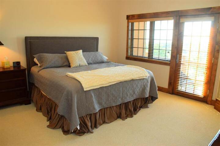 1 Bedroom Mountain Deluxe Villa King Bed Sofa (4 of 108)