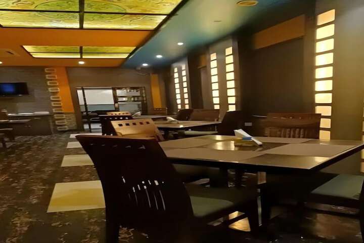 Dining 27 of 31