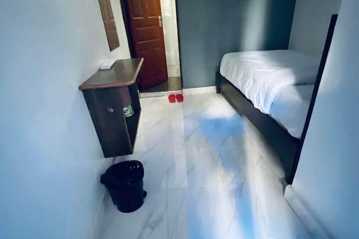 Room 6 of 10