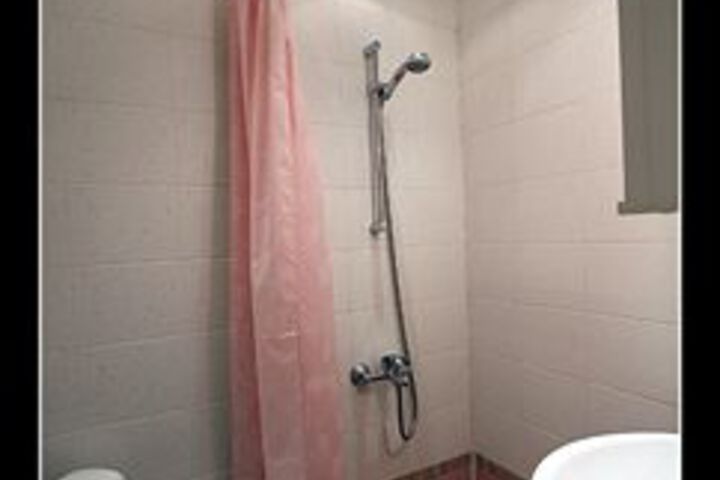 Room 6 of 27