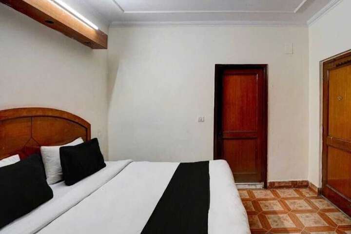 Room 8 of 17