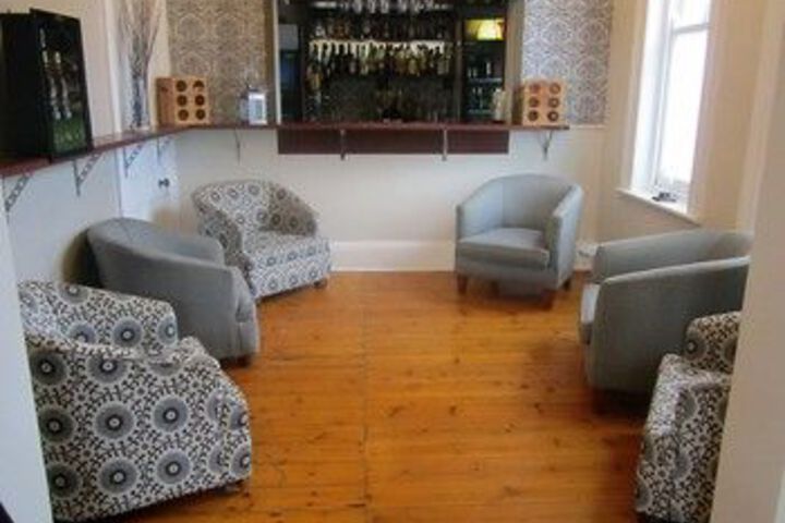 Lounge 51 of 84