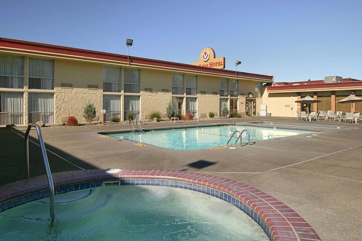 Pool 14 of 25