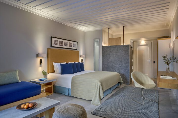 Room 18 of 100