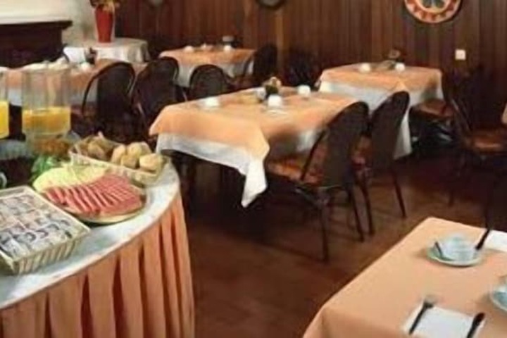Dining 52 of 75