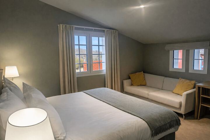 Room 25 of 33