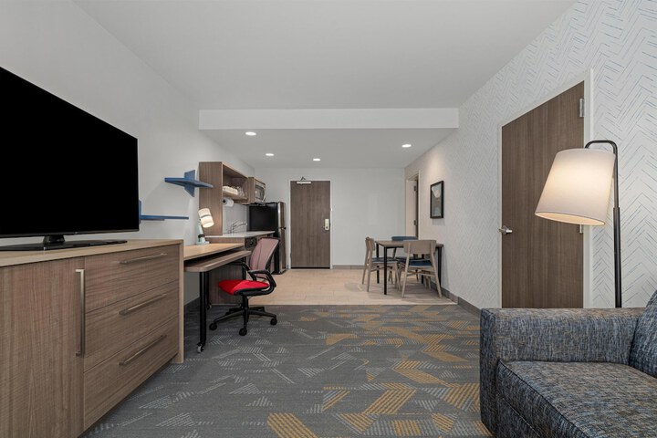 Room 8 of 43