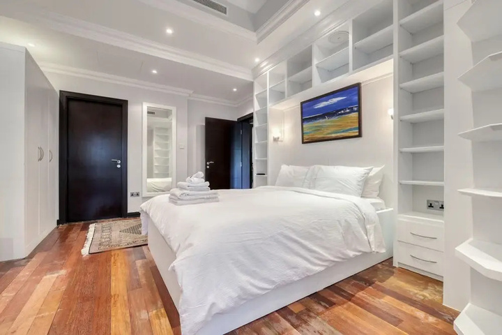 Room 7 of 27