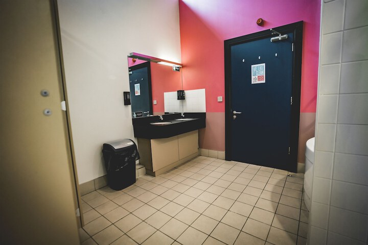 Room 38 of 61