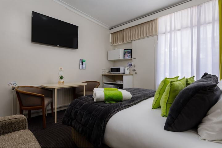Room 5 of 42