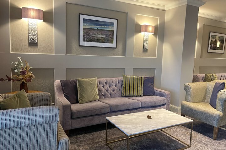 Lounge 136 of 147