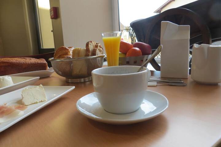 Breakfast/Coffee Service 36 of 47
