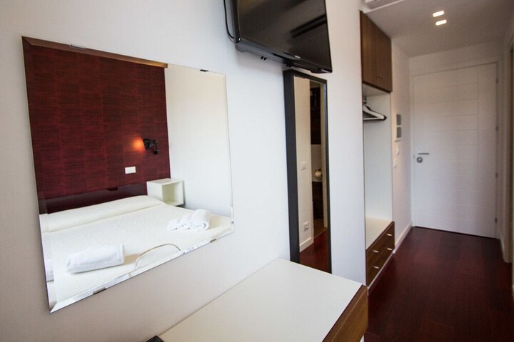 Room 27 of 36