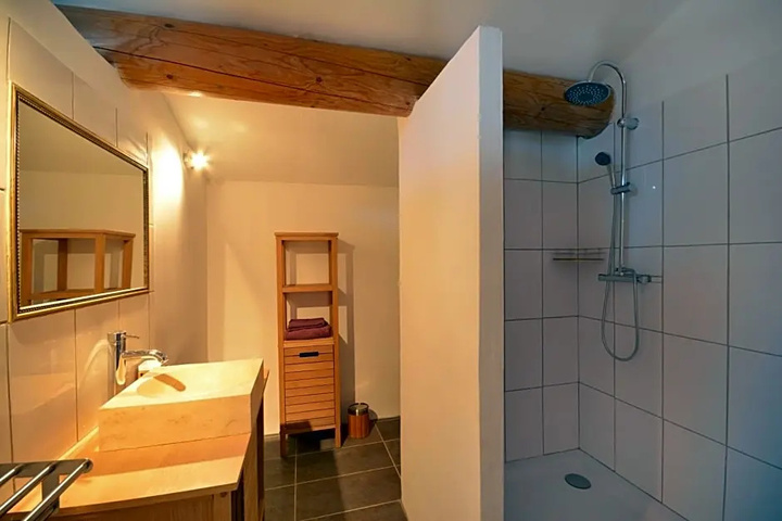 Room 4 of 6