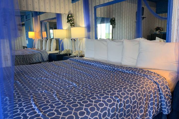 Blue King Bed Main Floor (35 of 180)