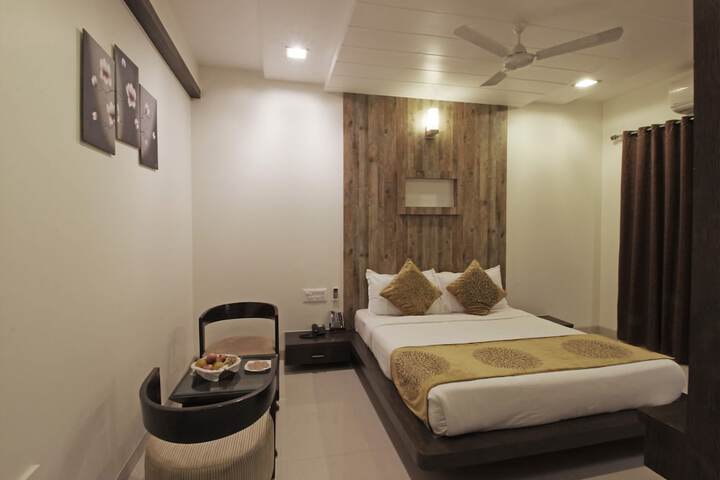 Room 28 of 170