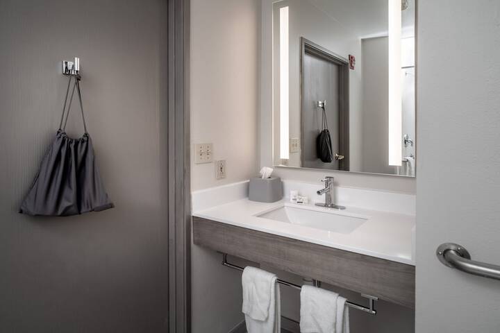 1 King Suite (10 of 12)