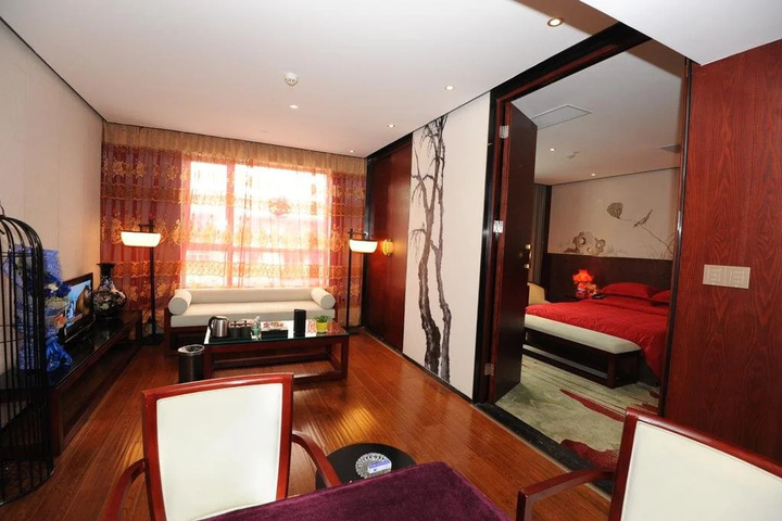 Room 5 of 10