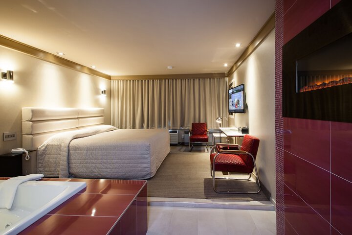 Room 27 of 78
