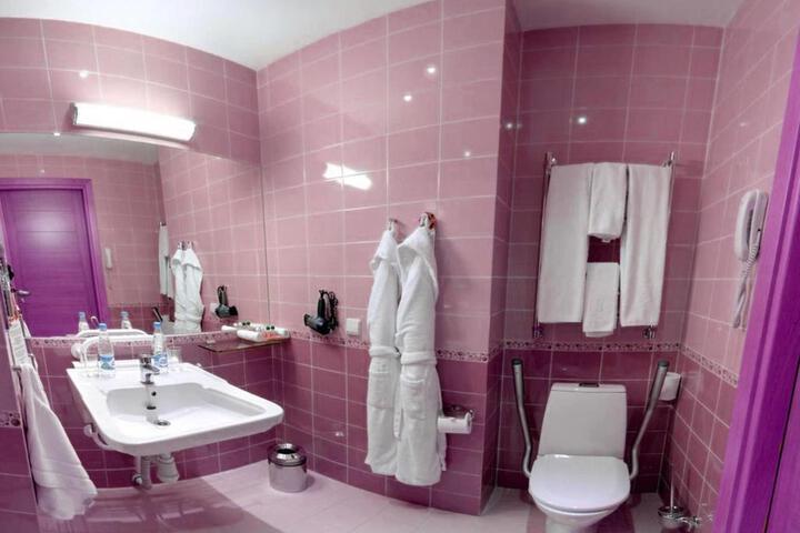 Room 5 of 10