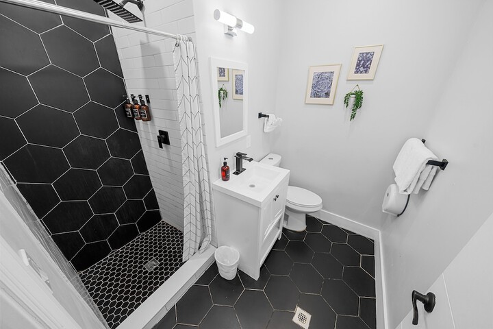 Standard Queen Studio with Kitchenette (17 of 20)