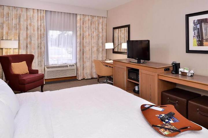 Room 10 of 28