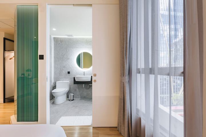 Room 21 of 35
