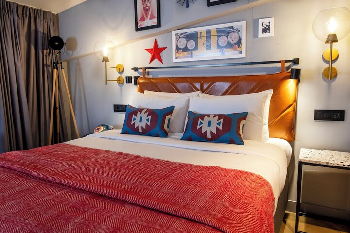 Room 27 of 147