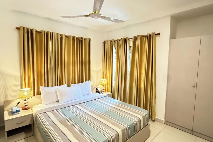 Room 13 of 27