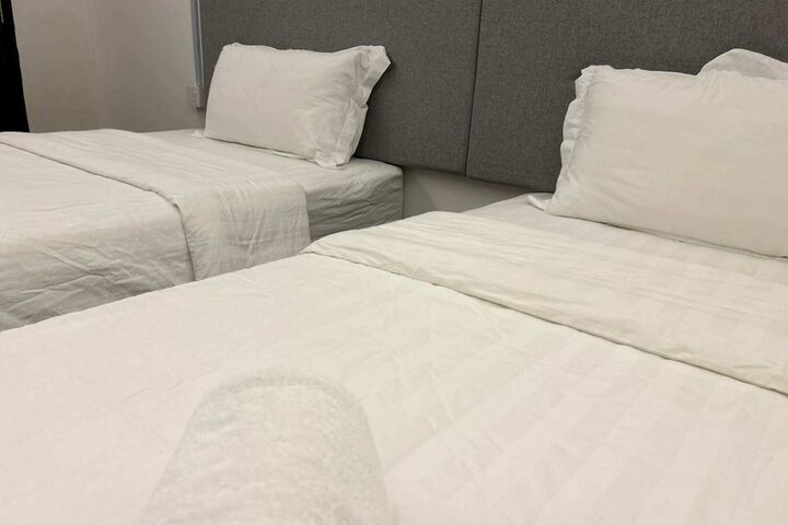 Room 33 of 80