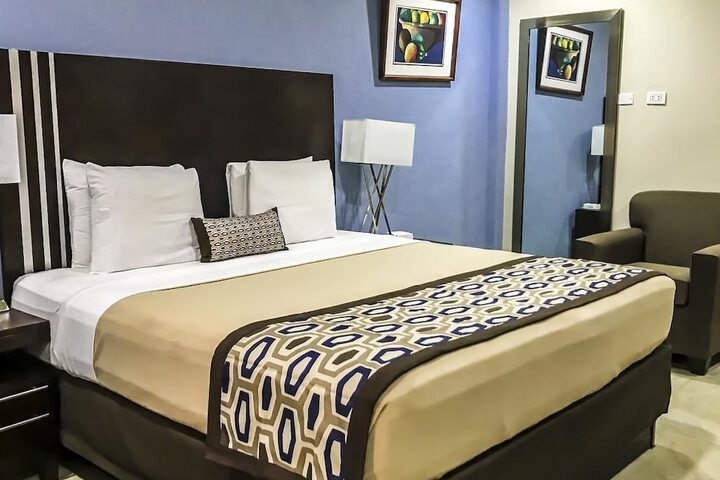 Room 7 of 16