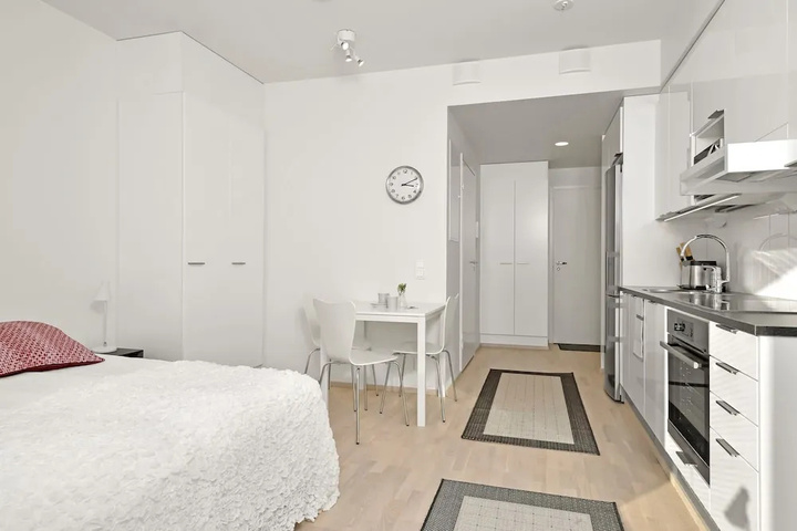 Room 4 of 16