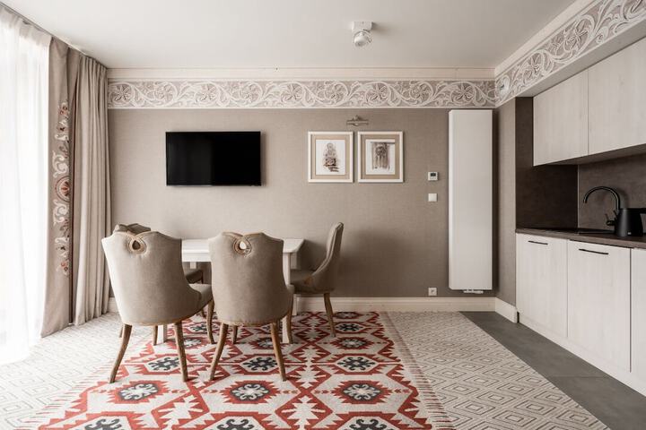 Room 16 of 28