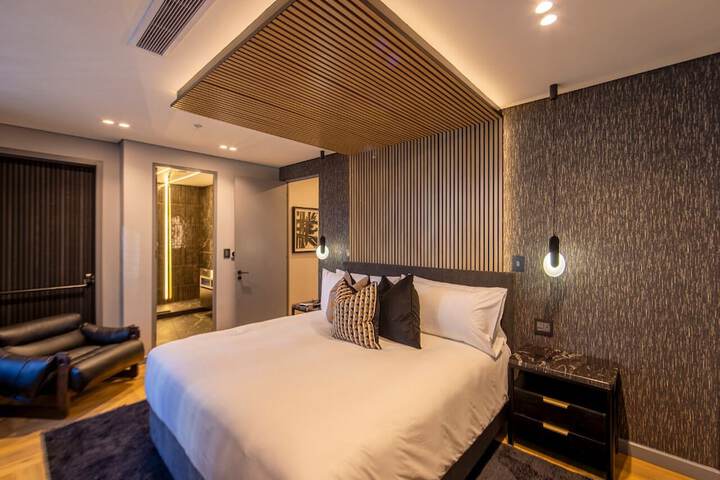 Room 42 of 143