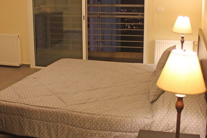 Room 13 of 82