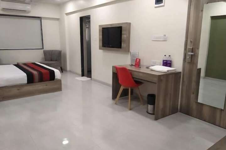 Room 8 of 12