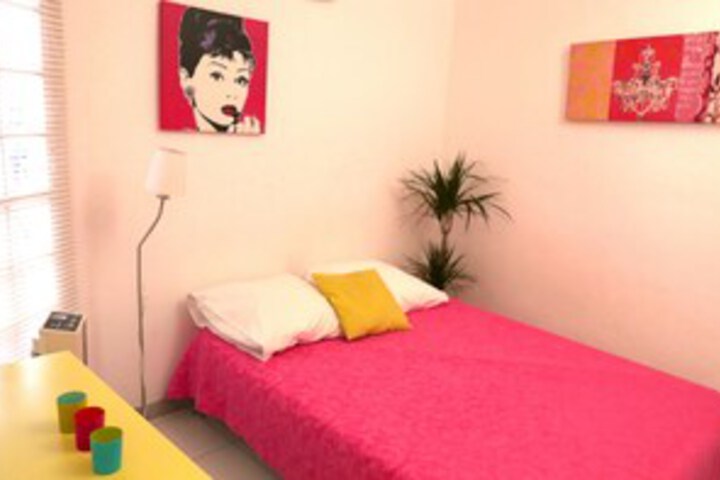 Room 10 of 12
