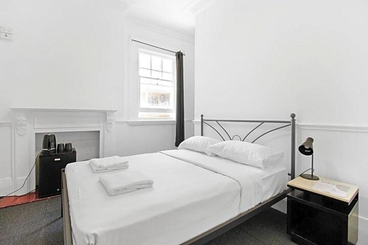 Room 22 of 38