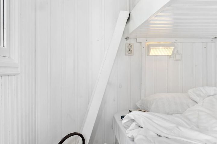 Room 10 of 48