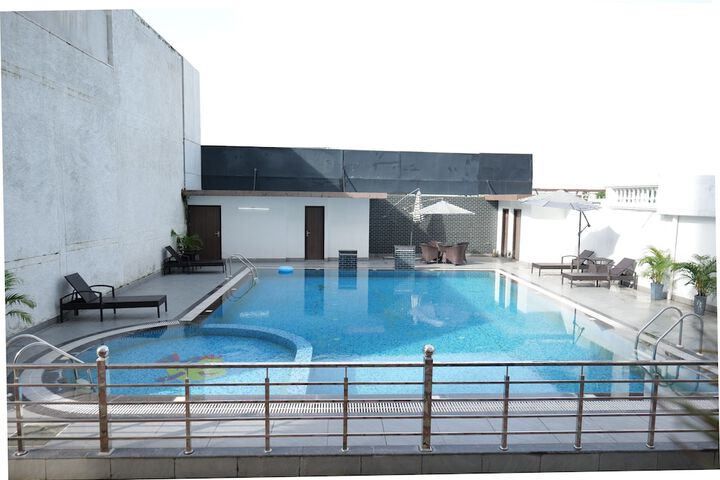 Pool 19 of 37