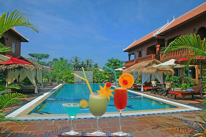 Hotel with Pool