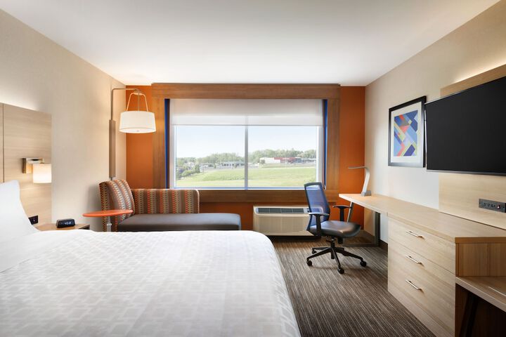 1 King Bed (1 of 4)