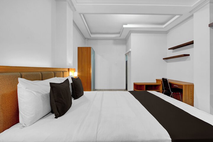 Room 16 of 38