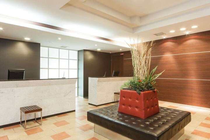 Entrance & Lobby
