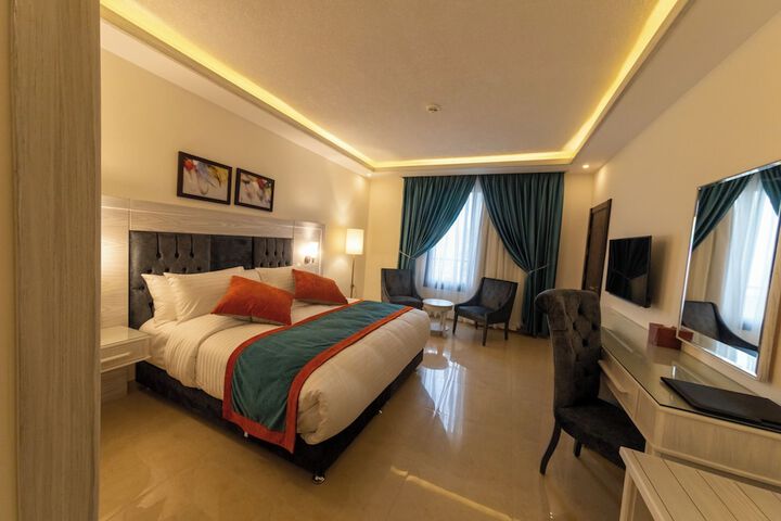 Room 2 of 38